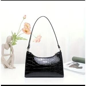 Women's Black Crocodile Pattern Small Casual Single Shoulder Purse.